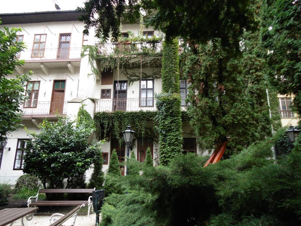 Casa Nora Pensión *